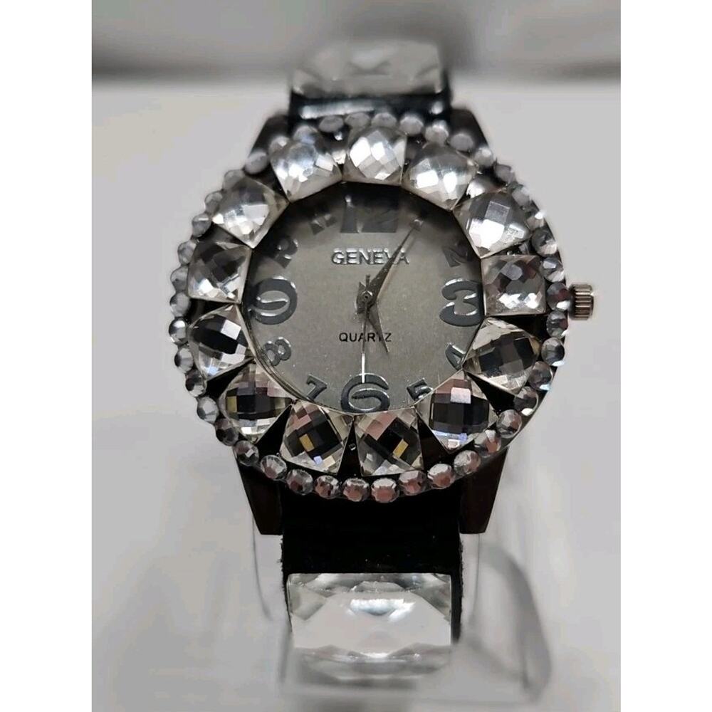 Geneva Leather Cuff With Big Crystals Shiny Bling Wristwatch - New Battery W151